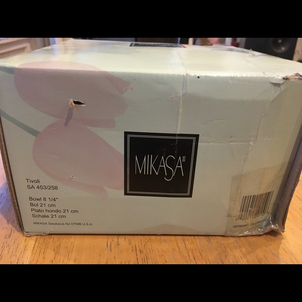 Mikasa Glass Tulip Bowl - Picture 3 of 3